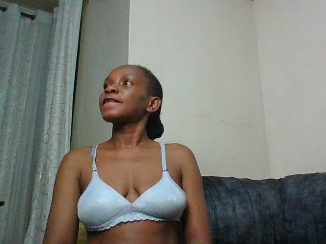 Minimochie live cam on BongaCams