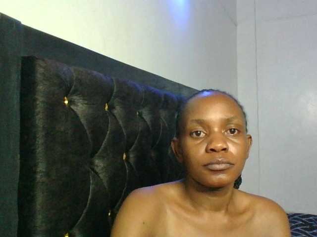 Minimochie live cam on BongaCams