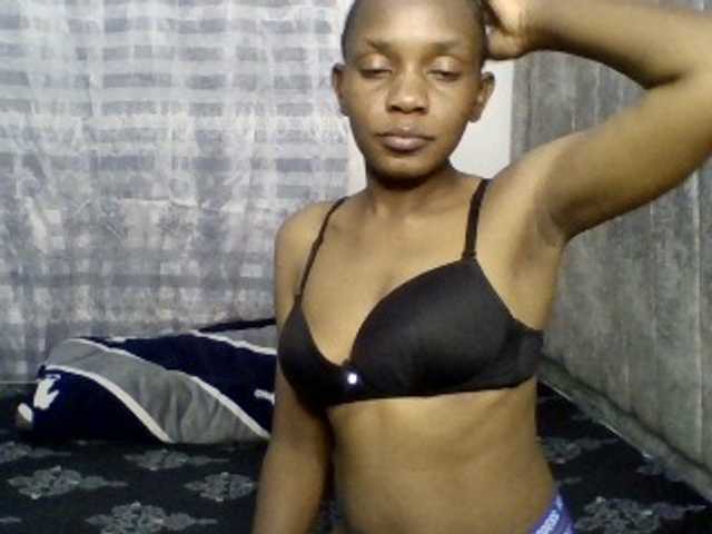 Minimochie live cam on BongaCams