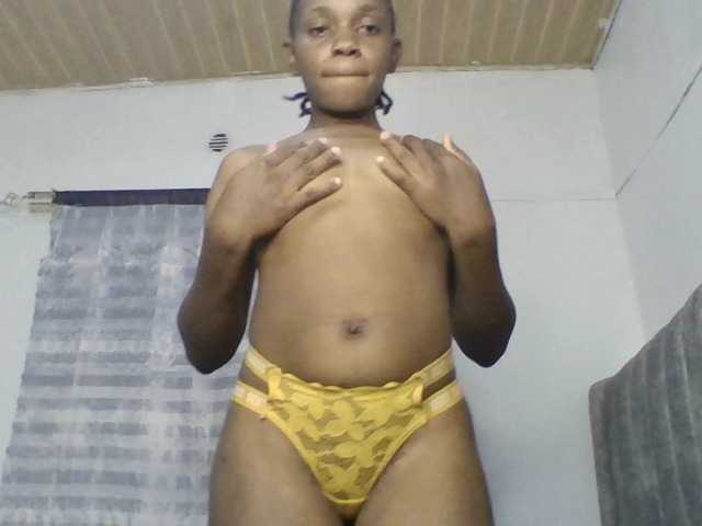 Minimochie live cam on BongaCams