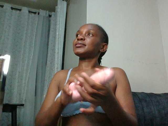 Minimochie live cam on BongaCams