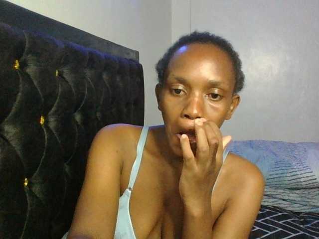 Minimochie live cam on BongaCams