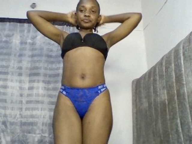 Minimochie live cam on BongaCams