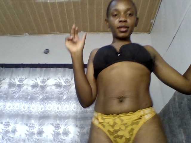 Minimochie live cam on BongaCams