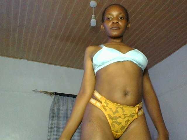 Minimochie live cam on BongaCams