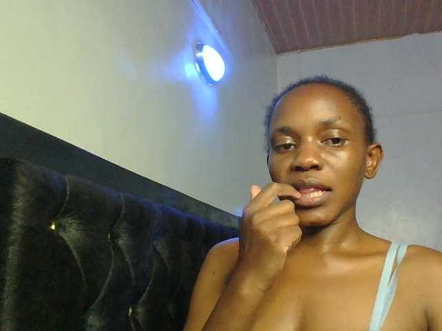 Minimochie live cam on BongaCams