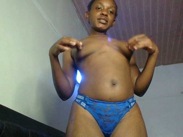Minimochie live cam on BongaCams