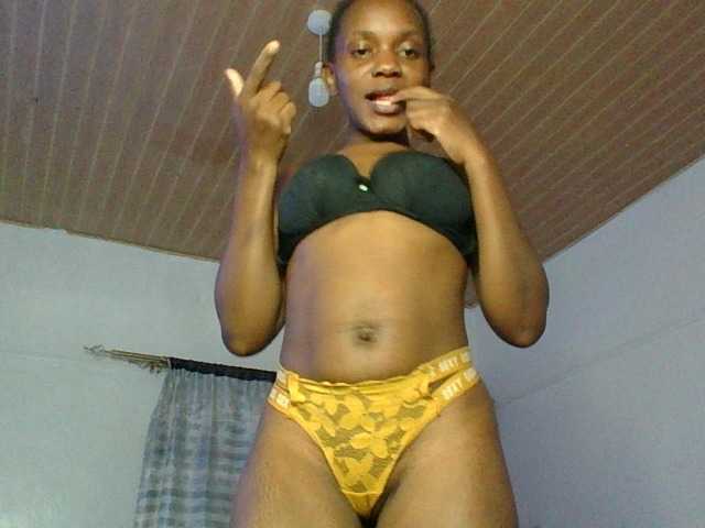 Minimochie live cam on BongaCams