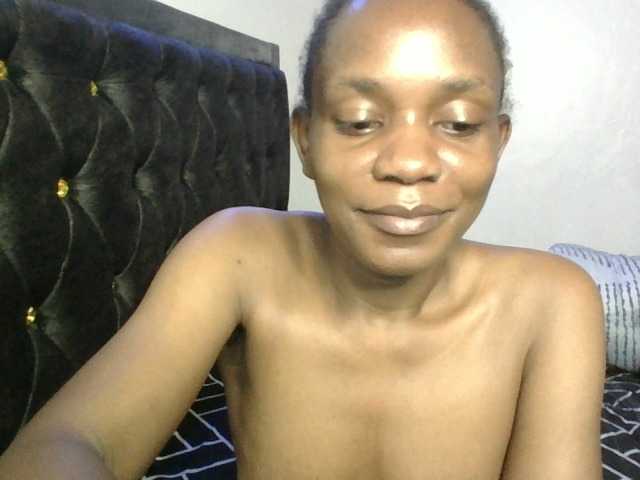Minimochie live cam on BongaCams