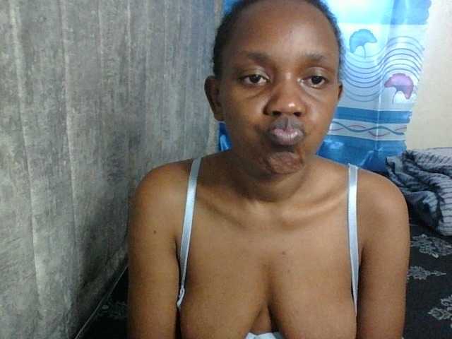 Minimochie live cam on BongaCams