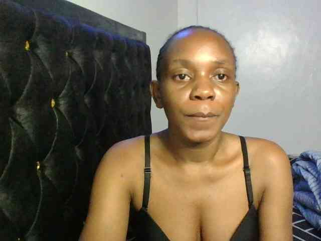 Minimochie's webcam live show
