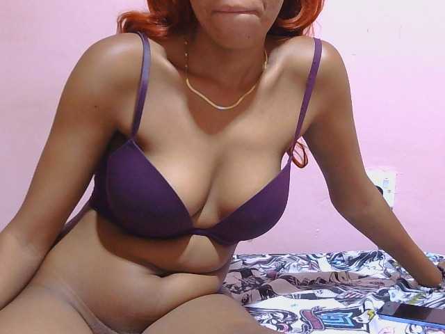 Prettybuddie live cam on BongaCams