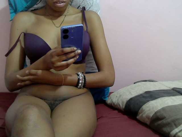 Prettybuddie — live female cam