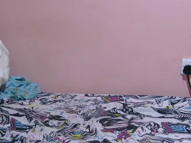 Prettybuddie live cam on BongaCams