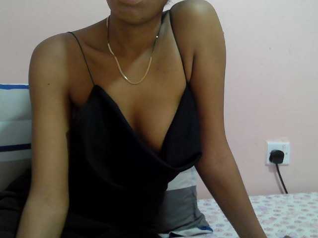 Prettybuddie live cam on BongaCams
