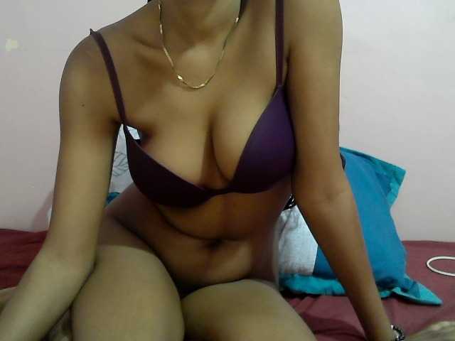 Prettybuddie live cam preview