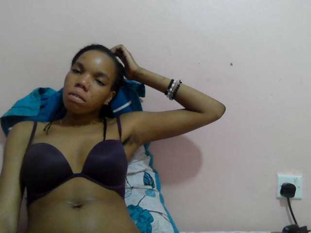 Prettybuddie live cam on BongaCams