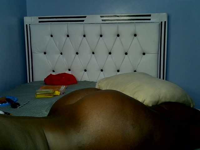 Booty-empress live cam on BongaCams