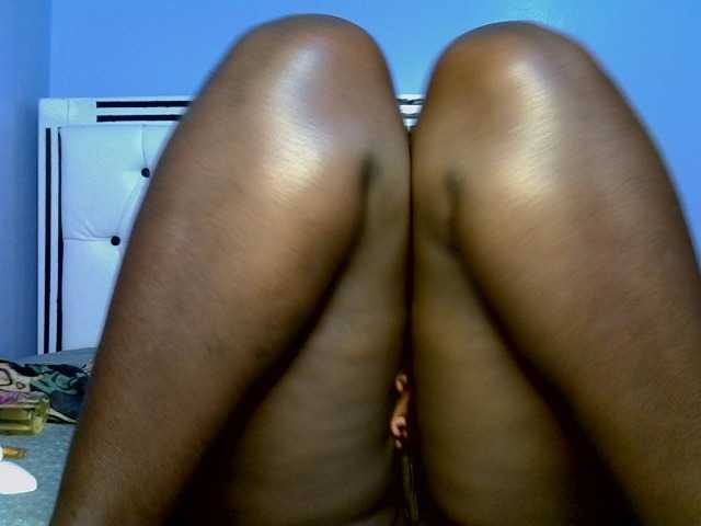 Booty-empress live cam on BongaCams