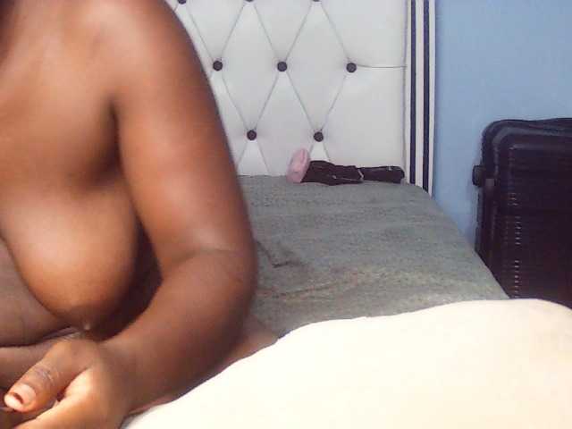 Booty-empress live cam on BongaCams