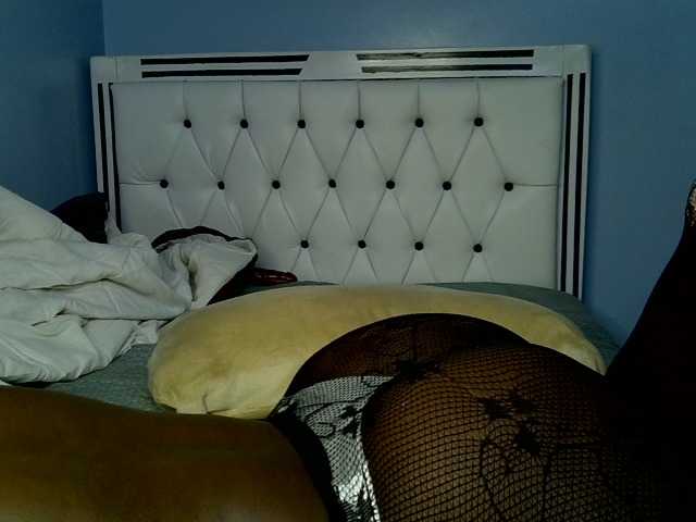 Booty-empress live cam on BongaCams
