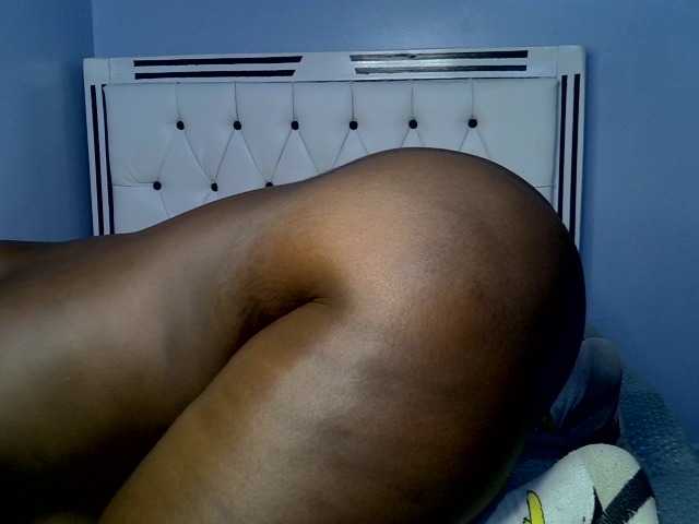 Booty-empress live cam on BongaCams