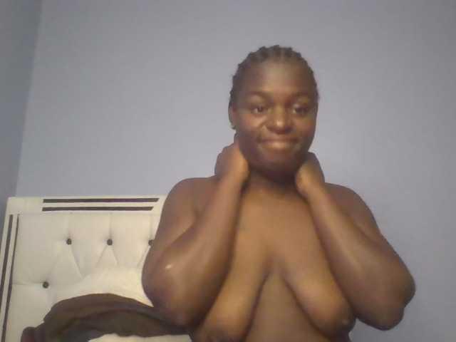 Booty-empress live cam on BongaCams