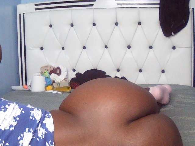 Booty-empress live cam on BongaCams