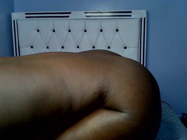 Booty-empress live cam on BongaCams
