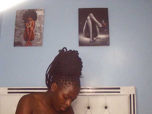 Booty-empress live cam on BongaCams