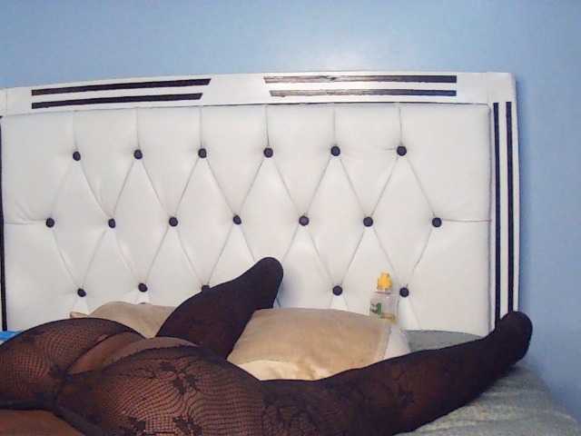 Booty-empress live cam on BongaCams