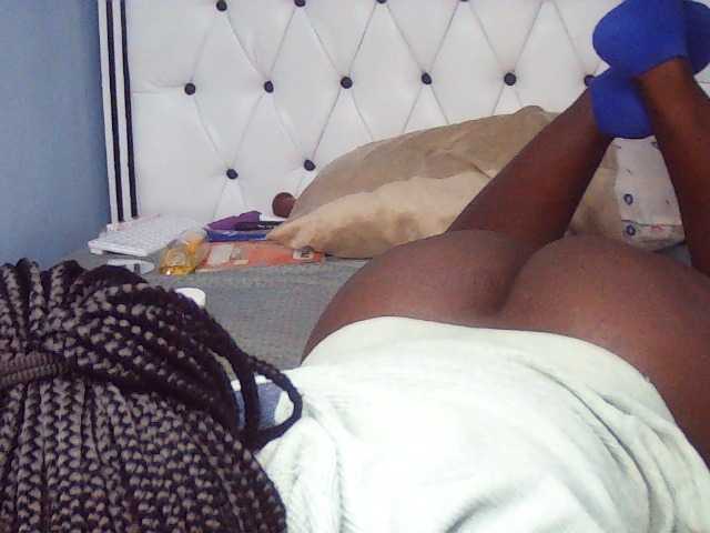 Booty-empress live cam on BongaCams