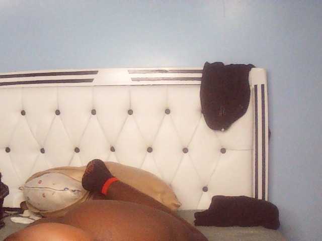 Booty-empress, live now on BongaCams