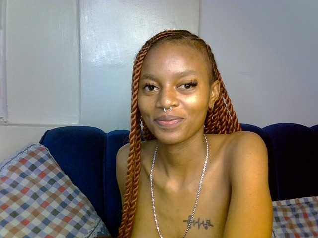 PrettyNoirr live cam preview