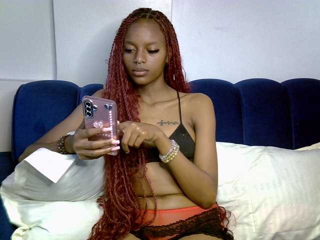PrettyNoirr live cam on BongaCams