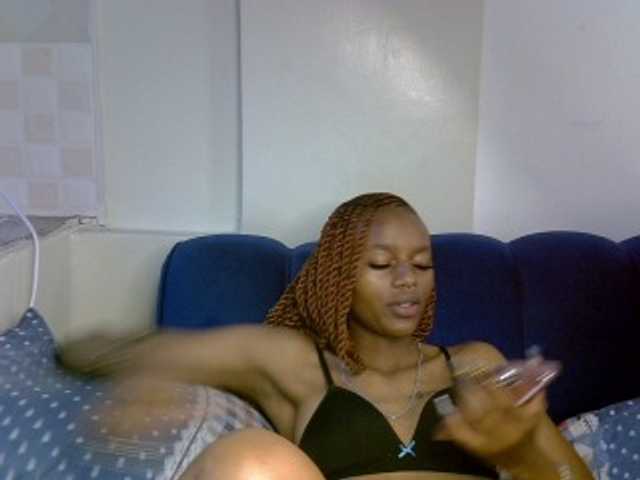 PrettyNoirr live cam on BongaCams
