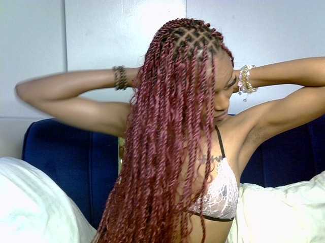 PrettyNoirr live cam on BongaCams