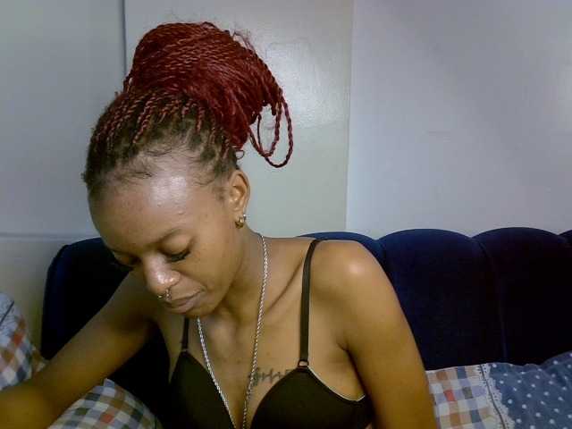 PrettyNoirr live cam on BongaCams