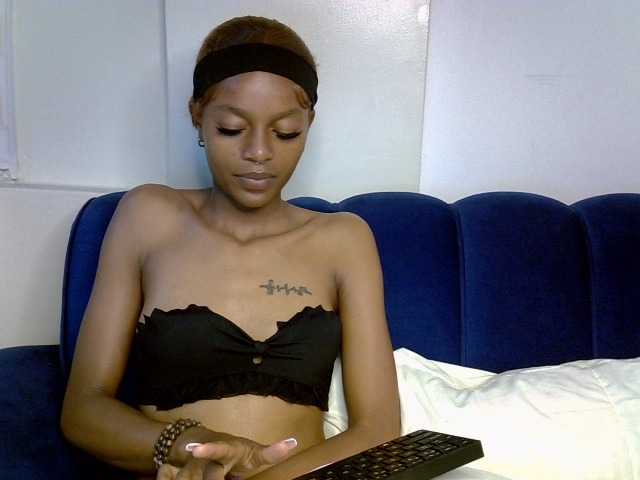 PrettyNoirr webcam