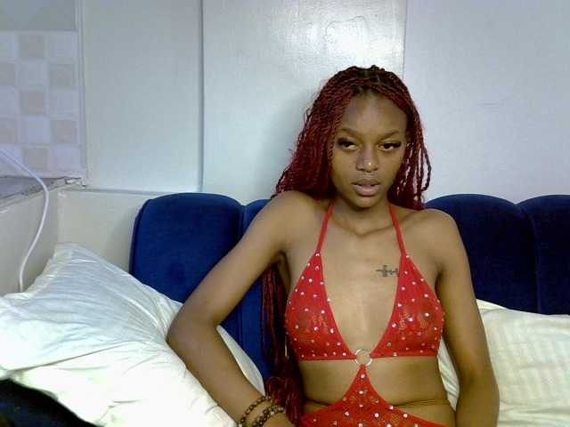 PrettyNoirr live cam on BongaCams