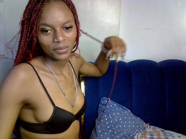 PrettyNoirr live cam on BongaCams