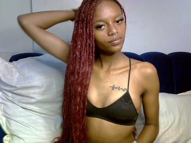 PrettyNoirr live cam on BongaCams