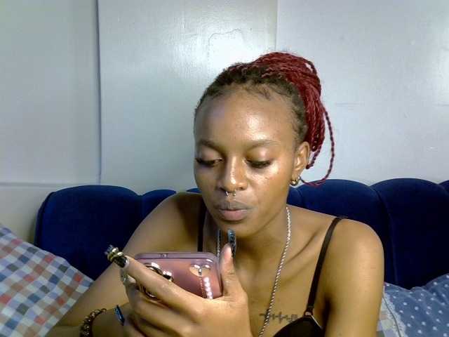 PrettyNoirr live cam on BongaCams