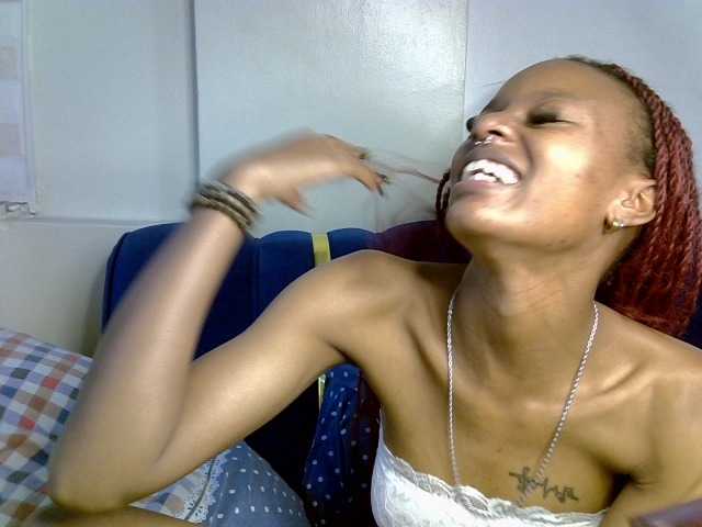PrettyNoirr live cam on BongaCams