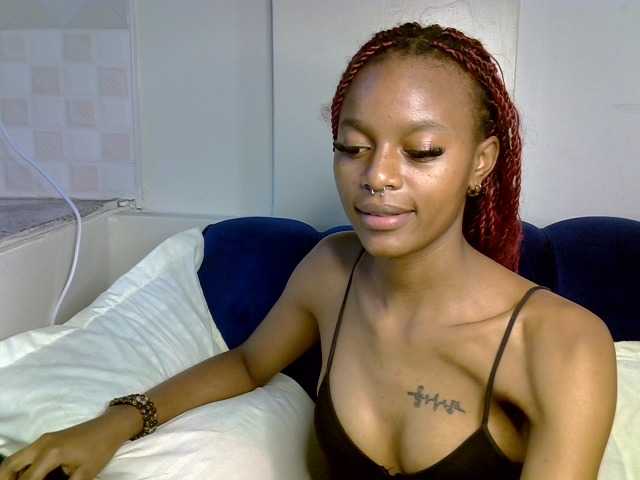 PrettyNoirr live cam on BongaCams