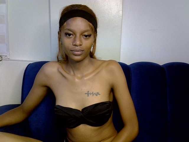 PrettyNoirr live cam on BongaCams