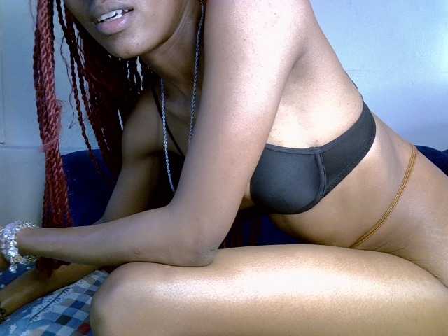 PrettyNoirr live cam on BongaCams