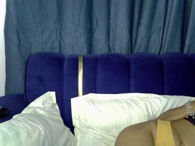 PrettyNoirr live cam on BongaCams