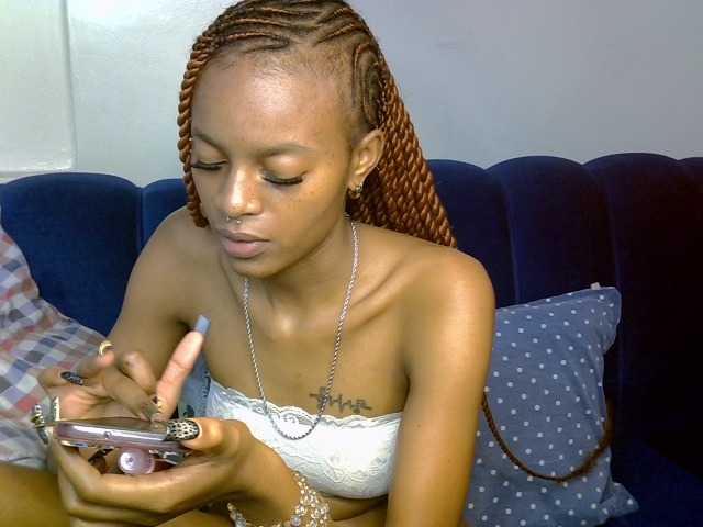 PrettyNoirr live cam on BongaCams