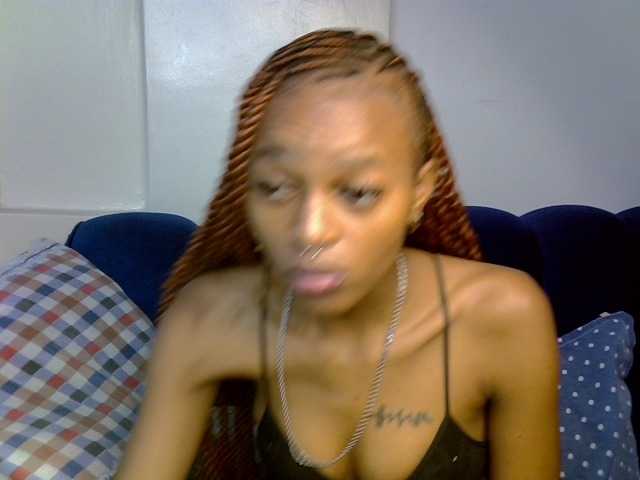 PrettyNoirr live cam on BongaCams
